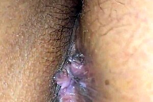 what a delicious big ass on this latina housewife in the bedroom