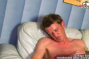 deutscher stiefsohn versucht das erste mal sex mit seiner stiefmutter 😏