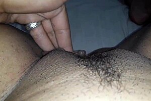 Depilando A Buceta Para Você Quer Me Comer Convence Meu Marido Por Favor