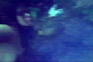 sexo en torrente con chica blanca y muy femenina buenos sentones después de mamarlo duro