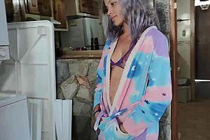 New neighborhood latina neighbor called for help ended up with huge ass fucking screams