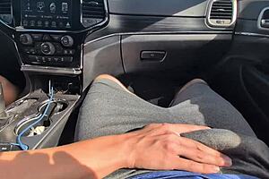 Messy handjob ends in huge cumshot during drive