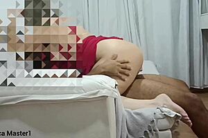 vizinha gostosa finge ser santa mas adora chupar pauzão de preto