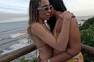 PUTARIA NA PRAIA! PRISCILA NICOLY FUCK PUBLIC OUTDOOR ORGY