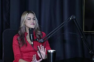 sofie lollipop trans proves boquete kisses presenter tastes leitinho on sheer red... 😘💋