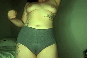 wanna jerk off watching my tight juicy camel toe at the gym?