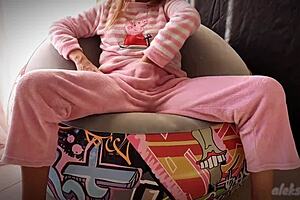 Skinny teen solo play leads to squirting