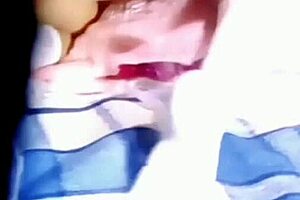 no puedo creer vecina morrilla cachonda squirting masturbating casero public