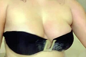 Boyfriend spied bubbly bath did unbelievable in sheer red