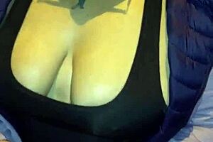 venezuelan milf flashes big pussy lips on street