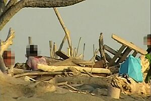 Girlfriend Swallows Cock Public Beach Strangers Watch