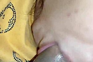 la mejor mamada... linda chica ahoga polla en garganta suya 😩💦