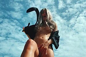 blonde at nudist beach strokes dick with feet... cumshot fetish!