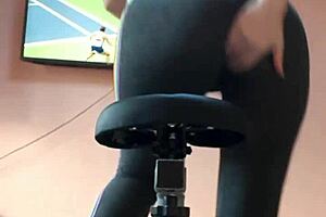 Gym Leggings Workout Turns Wet When I Couldn't Hold Back My Pee