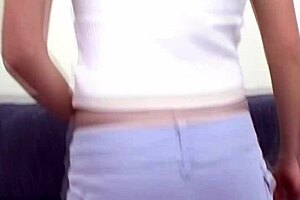 Nextdoor neighbor bares pussy fingering in amateur casting interview