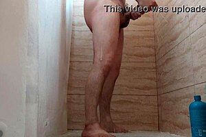 me encanta pajiarme... mientras me ducho ay que rico