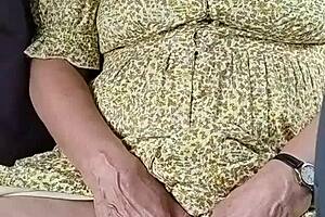 my dirty housewife wanking hard in the car outside feels so naughty