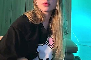 Ever seen a teen squirt hard with anal plug while masturbating her wet pussy?