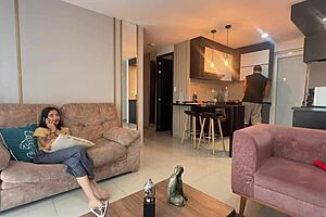 mi vecina cachonda me busca pa' cogersela duro frente al cornudo 😏🍑