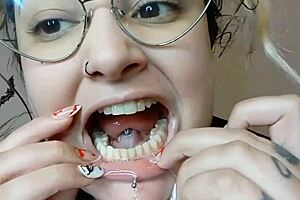 new fetish queen's hairy chubby curves got me hooked 😍🍑🔥