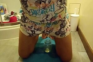 Amateur Solo Wetting Herself Lots During Intense Masturbation