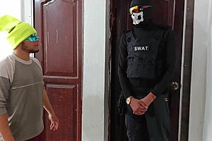 Colombian beauty cheats sensually with Cuban at nightclub