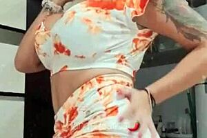 Hey, watch this hot morena tease with her juicy big tits and pussy lips!