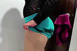 my friend's sexy huge-ass mom preps her fat pussy for hard fucking