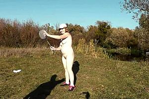 damn autumn that milf strips naked outdoors for badminton lover!! 😍🍑
