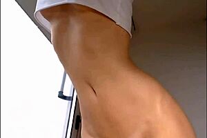 WATCH THIS HOT BOOTY WEB GIRL HARD MASTURBATE AND SQUIRT SCREAMING!