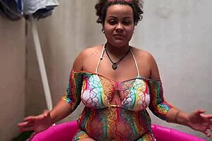 bbw does yoga in mini pool and farts loudly 😩💨