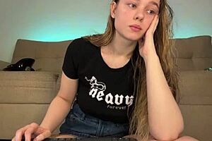 Webcam teen whore bends over for close-up shaved pussy doggystyle pounding