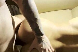 novinha safada chega no apê depois da festa querendo meter gostoso