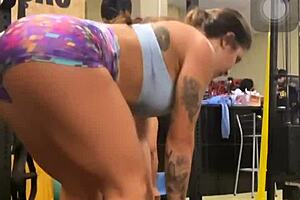 taticoelhotati struts her stuff at the gym in tiny shorts