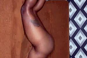 wanna see this brown babe worship my throbbing bbc?