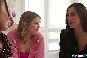 stepmommy catches me squirting all over my teen girlfriend's face