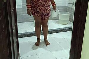 SAUTEELI MAA Nahaate Dekh Pakaad Kar JABARDAASTI Chudai Ki