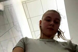 horny gym beauty fingers pussy publicly then squirts on bench