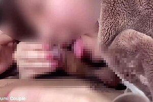 義息子の布団に忍び込むエロ人妻が亀頭責め手コキで朝イキさせる？