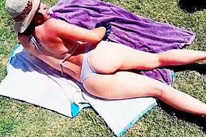 Damn, she shakes that big latina ass right on public street!