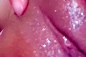 colombiana se toca deli con tetas enormes y culo grande