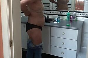 stepson jerks watching me undress turns me on 🔥👀🍑
