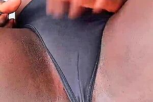 sexyjayla254 strokes huge ebony shemale cock outside 😈🍆