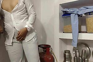 Quick fucking in the kitchen with the girlfriend