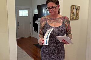 Tattooed milf reaches intense orgasm with huge dildo in solo play