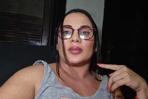 madrasta estava assistindo tv e ficou impressionada com o enteado
