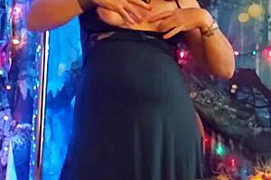 hotwife dances with her pussy