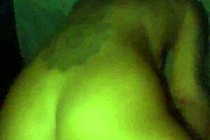 Corno deixa estranho foder a buceta da esposa na praia