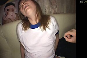 Wow, check this amateur Asian collage lady getting a creampie! 😍