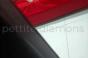 Üniversite arkadaşımın sıcak kıçını gözetliyorum pt1.